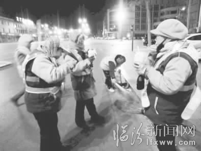 临汾:暖粥 温暖环卫人