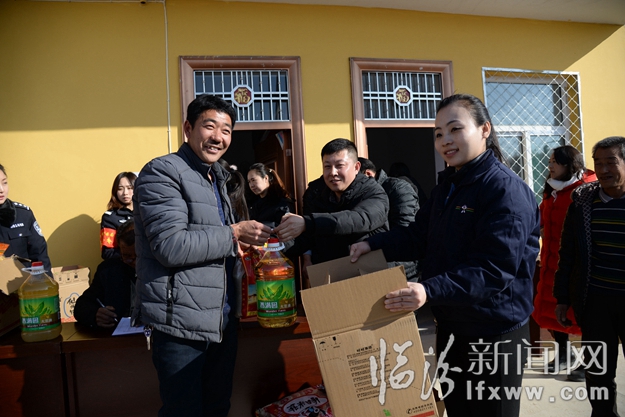 临汾市公安局志愿服务队开展“迎新春 献爱心”活动