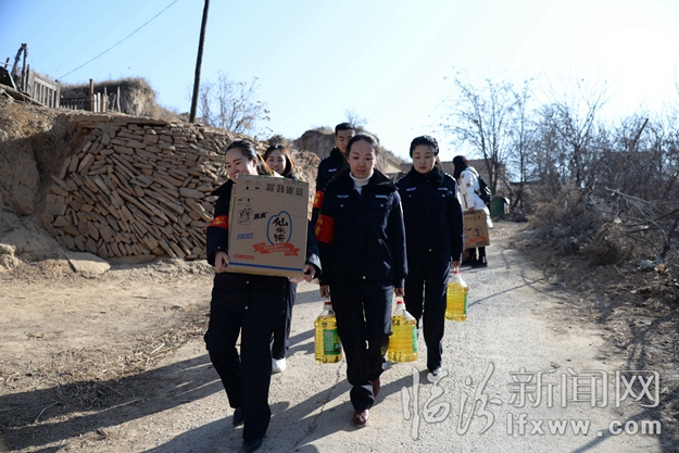 临汾市公安局志愿服务队开展“迎新春 献爱心”活动