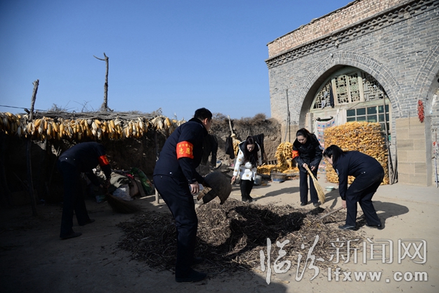 临汾市公安局志愿服务队开展“迎新春 献爱心”活动