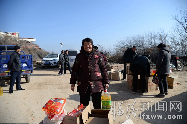 临汾市公安局志愿服务队开展“迎新春 献爱心”活动