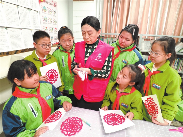 尧都区：剪纸传非遗 文化润童心
