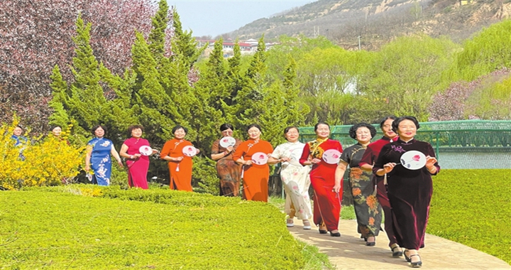 乡宁县：旗袍展风采 春日别样美